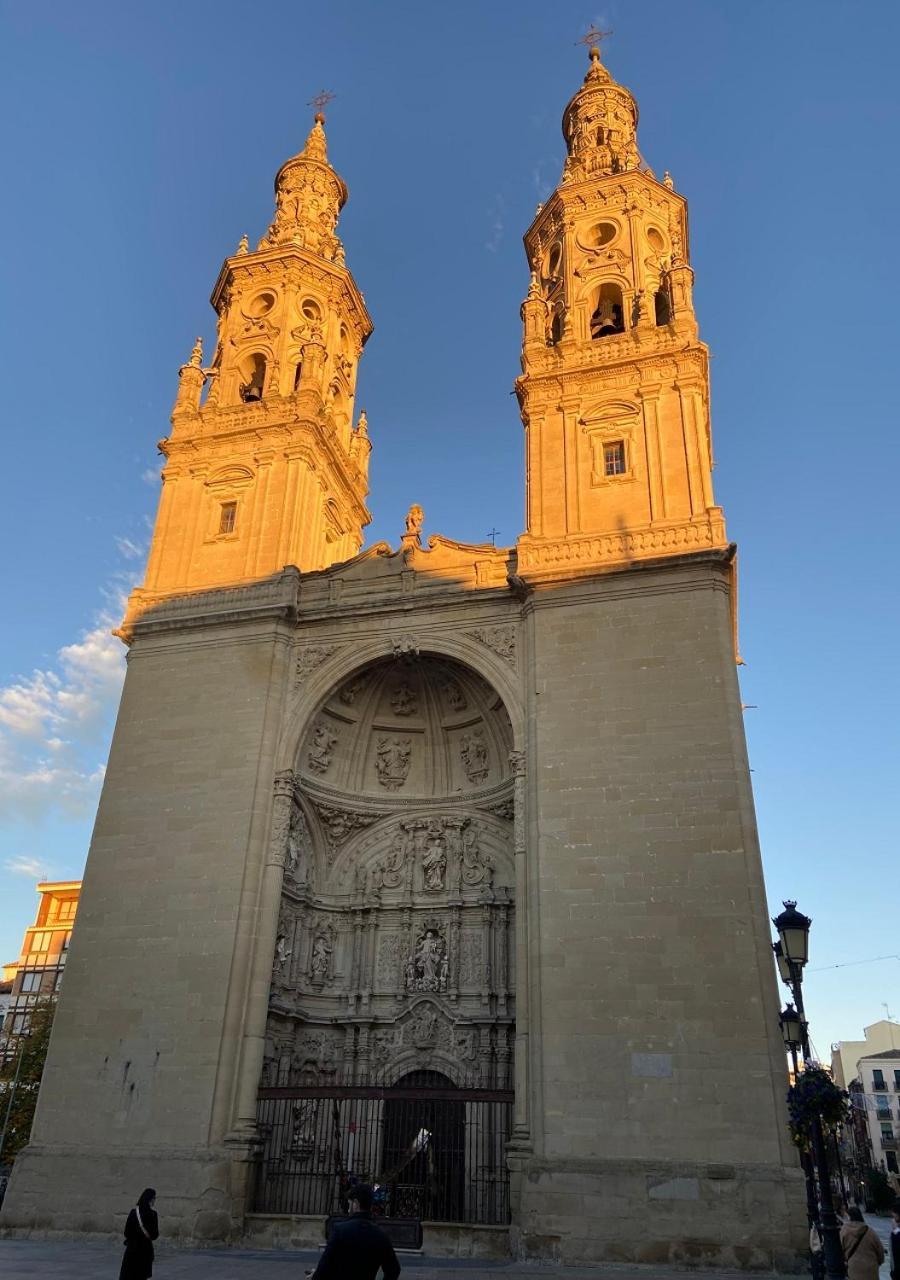 Alojamiento En Pleno Centro Con Wifi Y Aire Acondicionado Logrono Luaran gambar